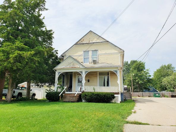 562 N Henderson St, Galesburg, IL 61401